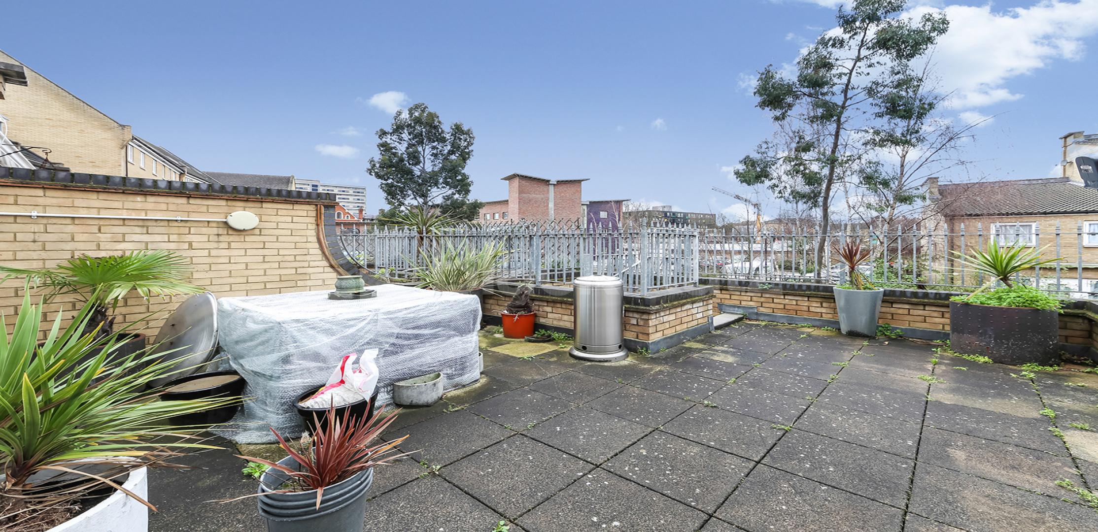			NEW INSTRUCTION , 3 Bedroom, 1 bath, 1 reception House			 Kelly Avenue, Peckham Rye